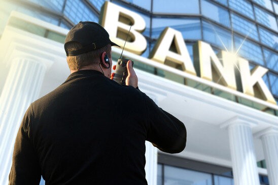  12 طريقة تستخدم بها البنوك المراقبة الإلكترونية لمحاربة الجريمة والخسائر المالية
